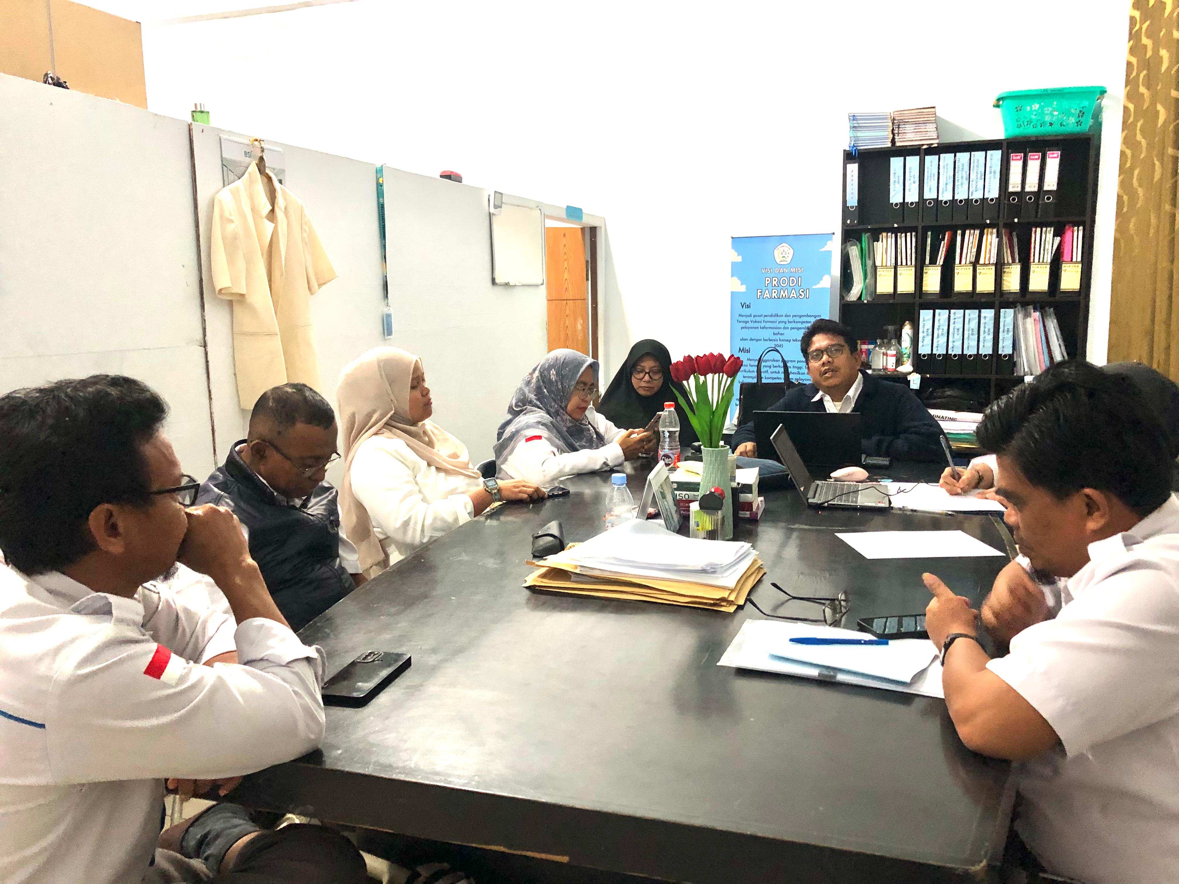 Rapat Penyusunan Kurikulum Farmasi Politeknik Kaltara
