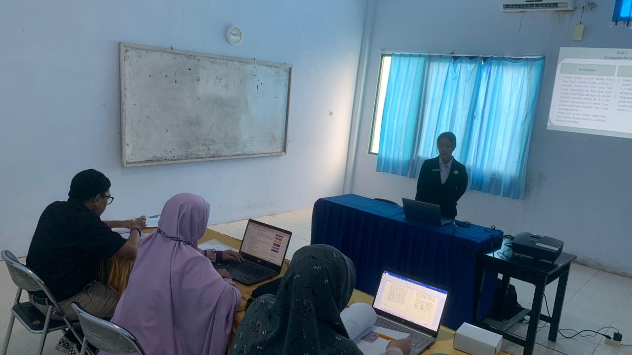 Mahasiswa Prodi  Farmasi Tingkat III Politeknik Kaltara tengah diadakan Kegiatan Seminar Hasil