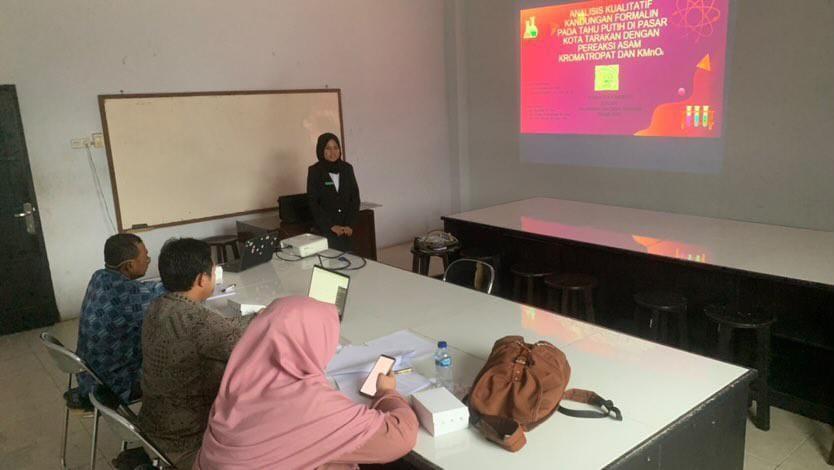 Mahasiswa Prodi Farmasi Tingkat III Politeknik Kaltara tengah diadakan Kegiatan Seminar Hasil