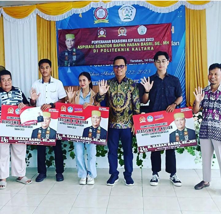 Senator H. Hasan Basri berikan Bantuan Beasiswa KIP Kuliah 2023