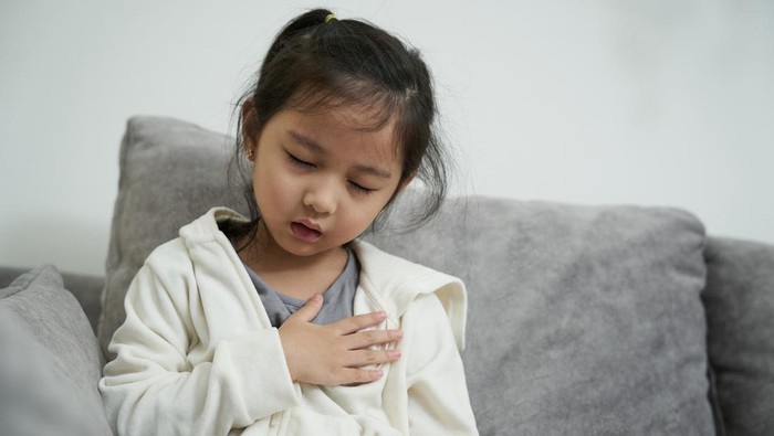 Ortu Wajib Tahu, Batuk Seperti Ini Bisa Jadi Gejala Pneumonia pada Anak  Baca 