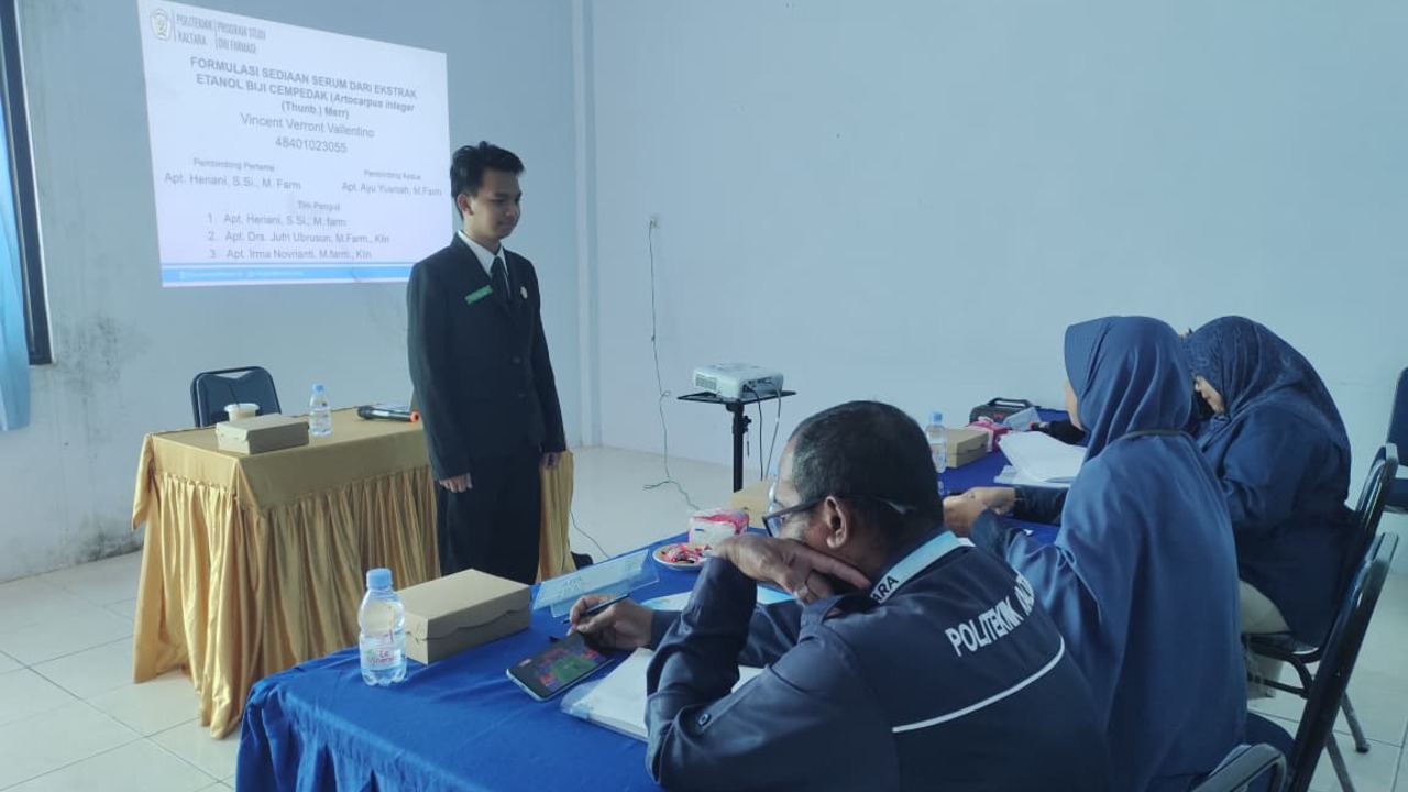 Dokumentasi Ujian Seminar Hasil Prodi D3 Farmasi Politeknik Kaltara